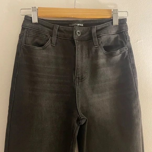 Fashion Nova High-waisted Jeans - Picture 2 of 5